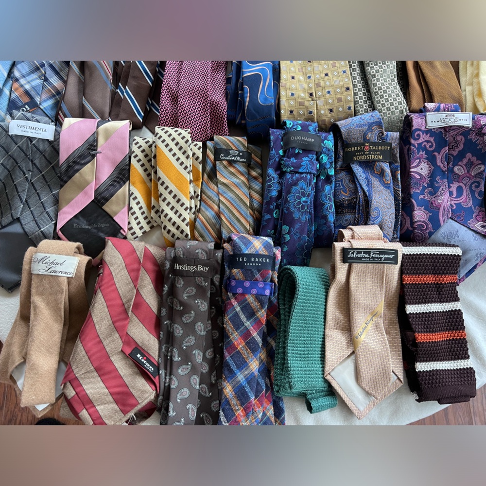 43 Silk ties. Oscar DeLa Renta. Zegna, Dior, Ted Baker, Ferragamo, and more - Picture 3 of 5